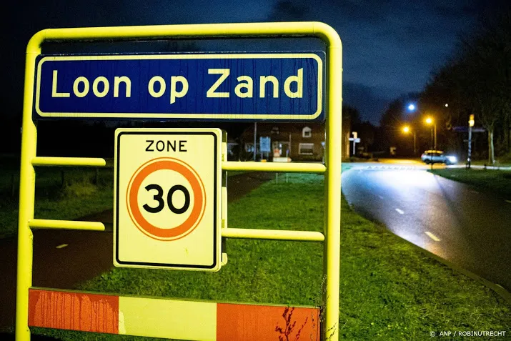 rustig op straat in loon op zand na coronabesmetting