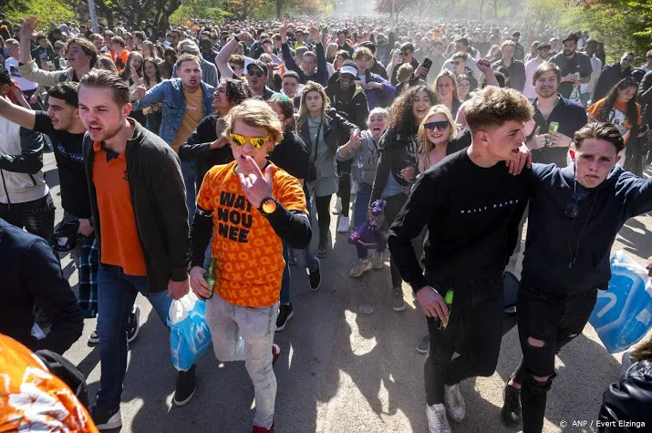 rutte besmettingen op koningsdag amsterdam tonen dilemma