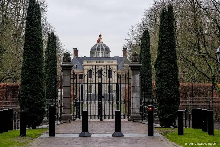 rutte bij huis ten bosch voor gesprek met koning over kabinetsval