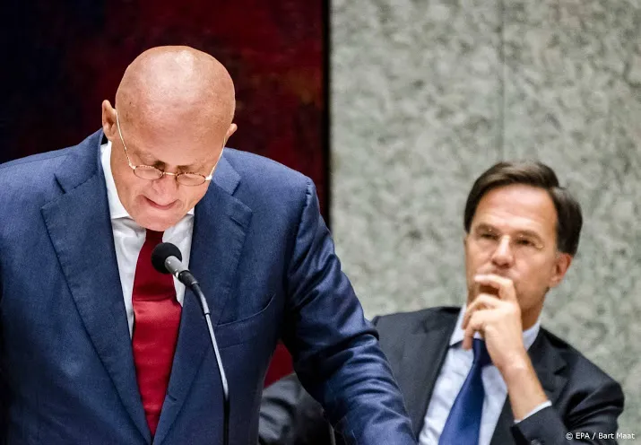 rutte blijft voluit achter grapperhaus staan