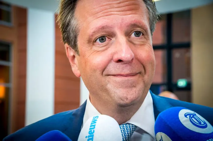 rutte coalitie doorstaat vertrek pechtold