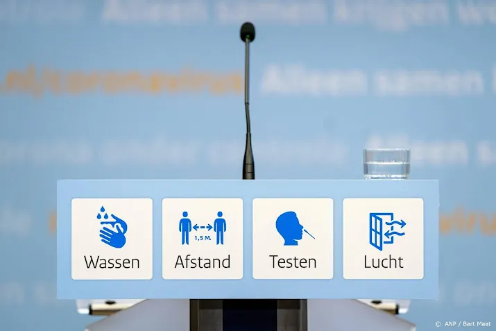 rutte de jonge en van dissel geven persconferentie over omikron
