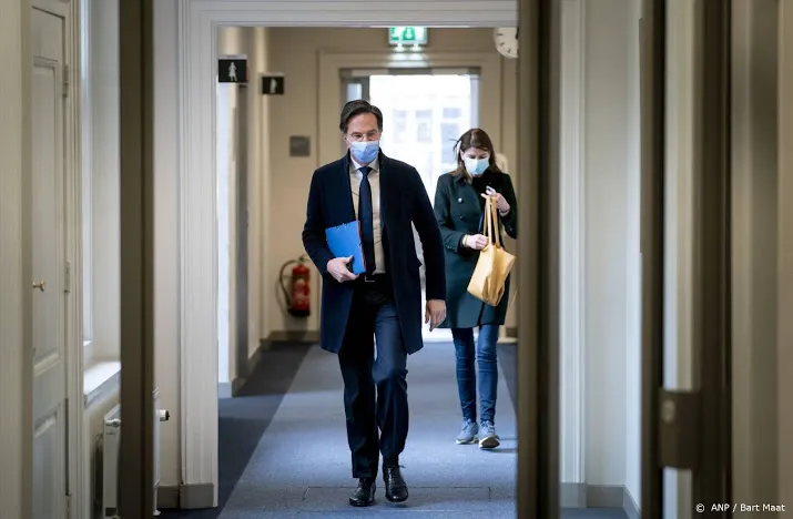 rutte feliciteert nieuwe leden van vvd fractie