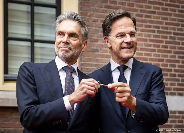 rutte heeft sleutels torentje overhandigd aan opvolger schoof