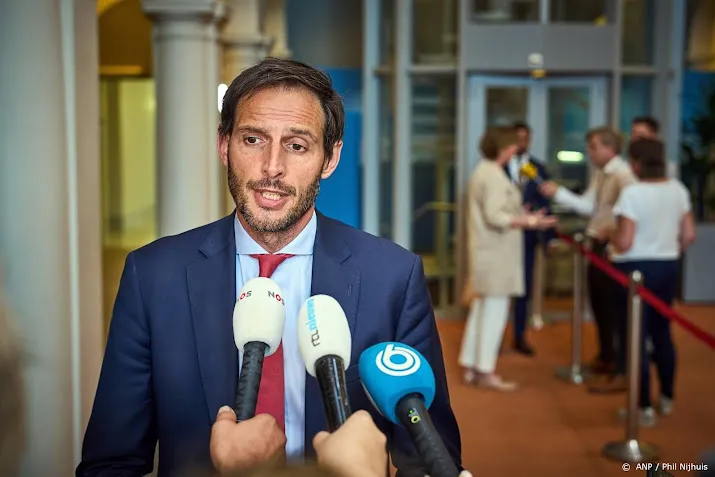 rutte kabinet schuift uitlatingen hoekstra even ter zijde