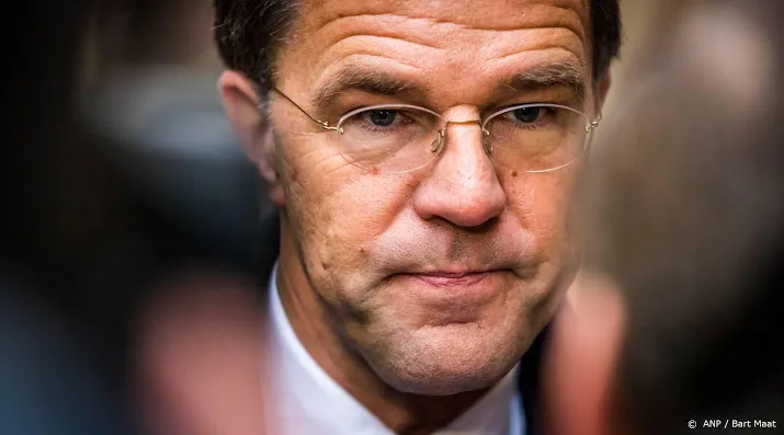 rutte met flink gevolg naar beraad wereldelite