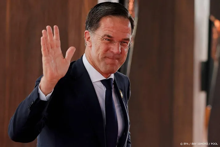 rutte op bezoek bij twee noodopvanglocaties