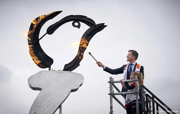 rutte opent bevrijdingsdag met ontsteken bevrijdingsvuur