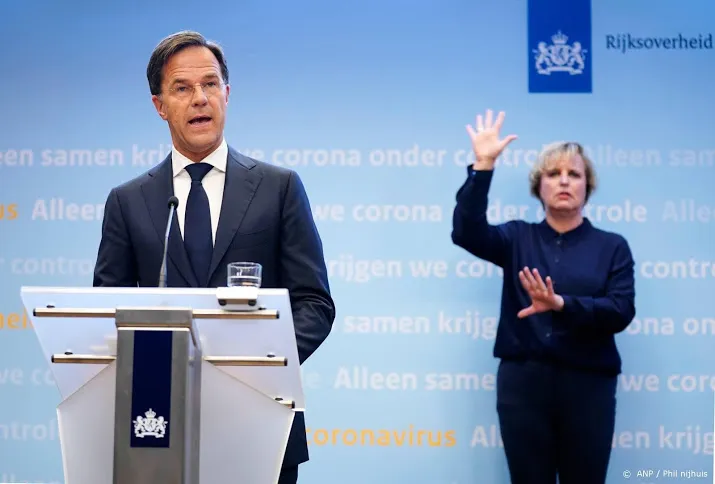 rutte ouders moeten sportende kinderen afleveren bij het hek