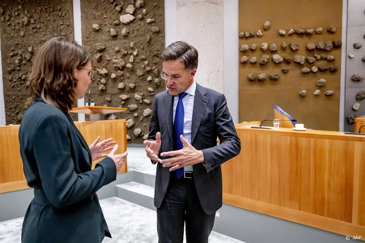 rutte over nevenschade in lang debat valt woord soms verkeerd