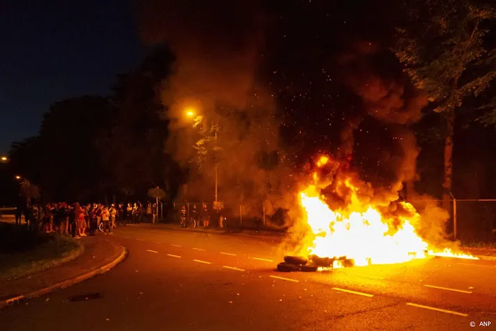 rutte protest tegen afghaanse vluchtelingen onbeschaafd