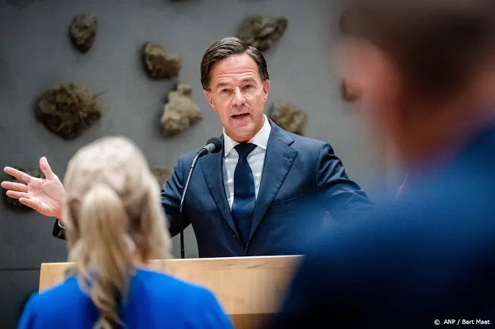 rutte sleutelen aan begroting moet wel achter gesloten deuren