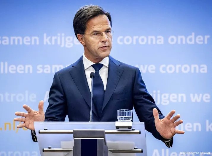 rutte tegen voetbalsupporters gewoon je bek houden