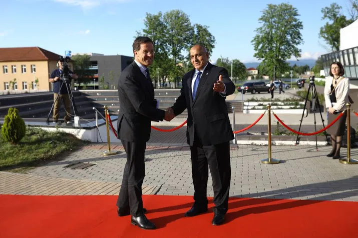 rutte trump is lomp uit iran deal gestapt