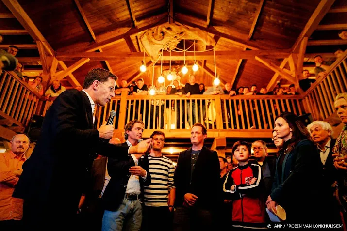 rutte wil in deurne vooral luisteren