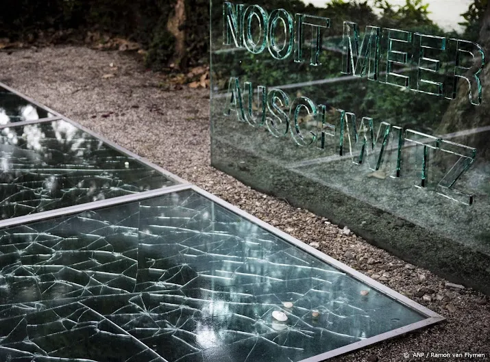 rutte zondag bij nationale holocaust herdenking in amsterdam