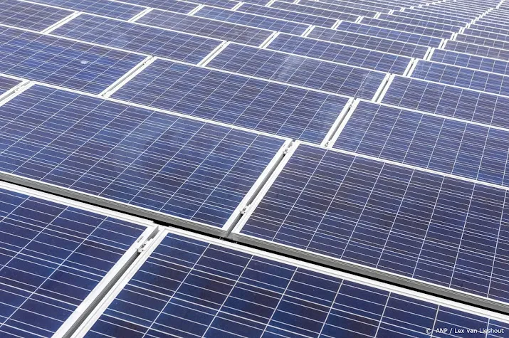 rwe neemt eerste drijvende zonnepark in gebruik bij amercentrale