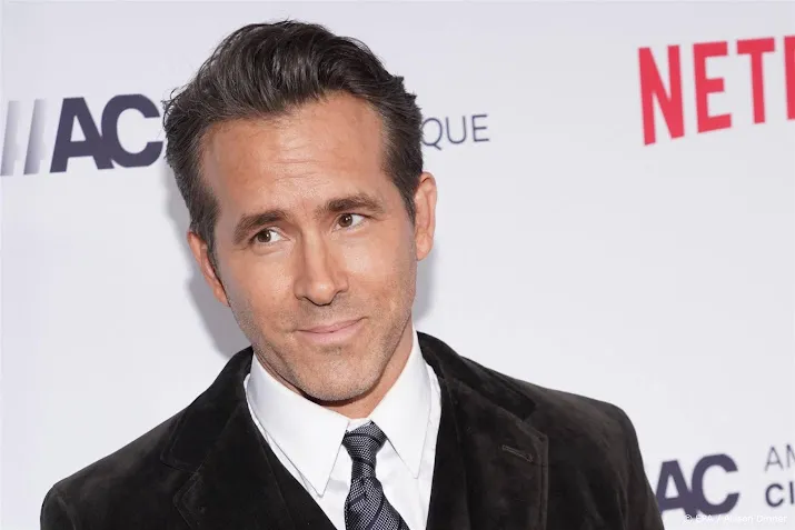 ryan reynolds vervult wens van terminaal zieke fan
