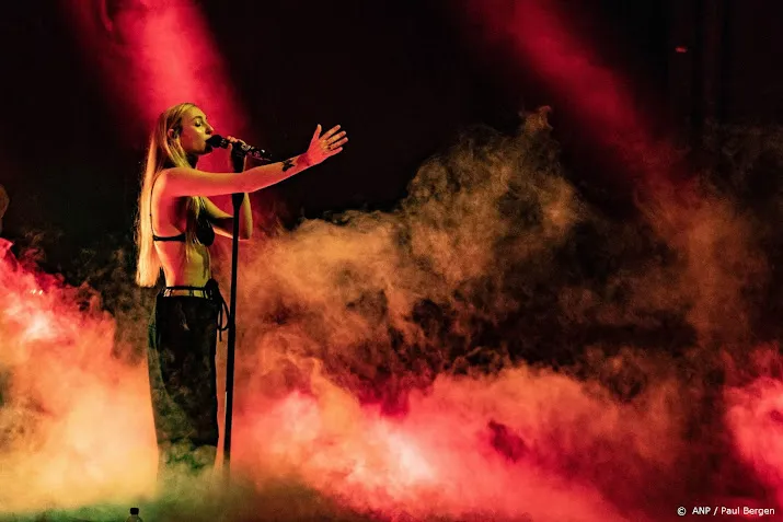 s10 in koker voor loting eurovisie songfestival