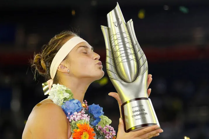 sabalenka pakt in wuhan tweede wta titel