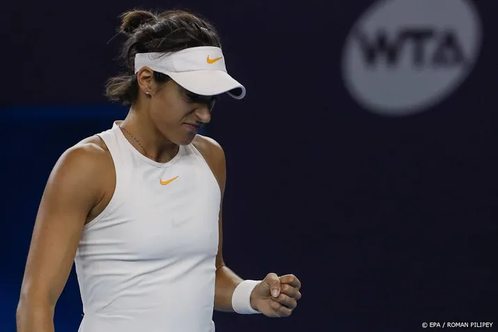 sabalenka sluit drukke dag af met titel
