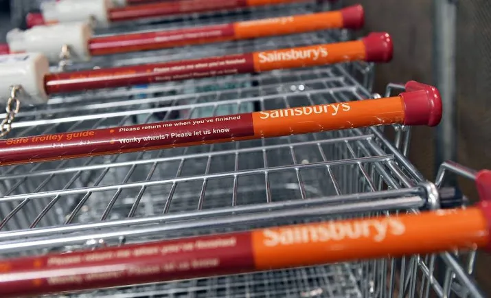 sainsbury en walmart dochter versmelten in vk