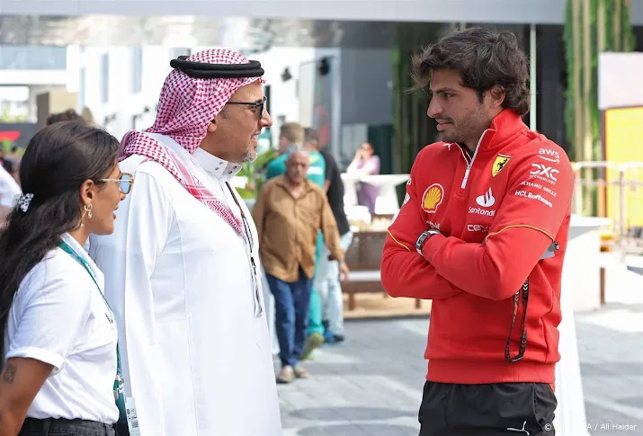 sainz fit genoeg om te racen voor ferrari in saudi arabie