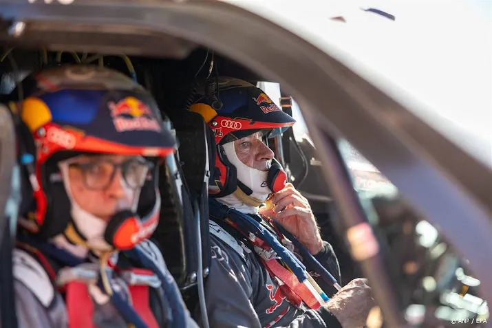 sainz lijkt zeker van vierde eindzege dakar rally na pech loeb