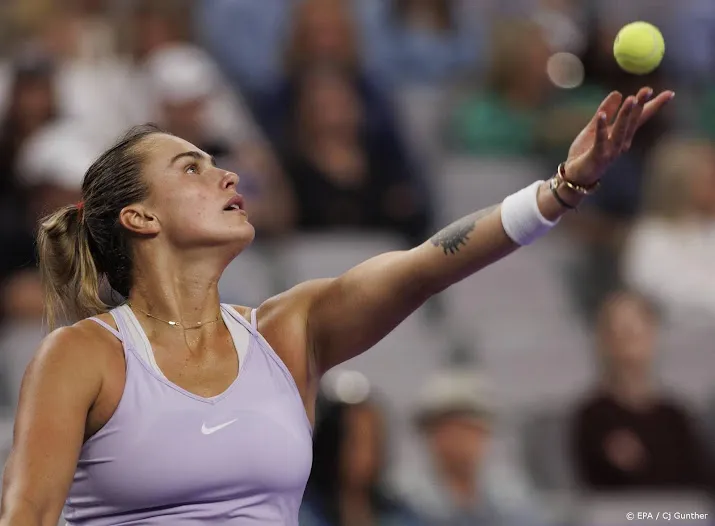 sakkari neemt sabalenka mee naar laatste vier wta finals