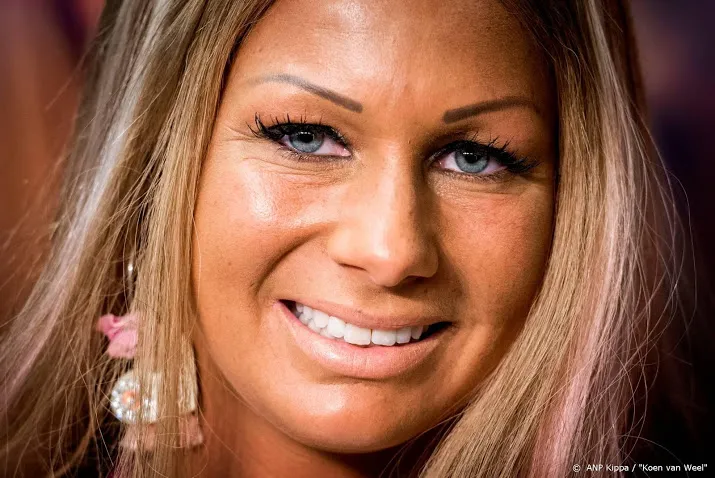 samantha de jong in ziekenhuis na ernstig auto ongeluk