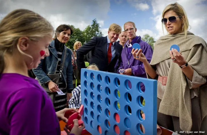 samen quizzen zingen en werken in de buurttuin op burendag