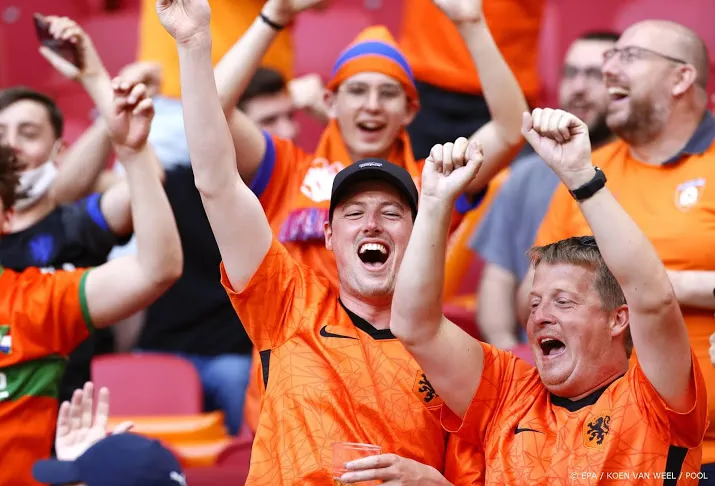 samen zingen schreeuwen en muziek maken niet langer ontraden