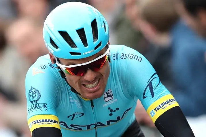 sanchez bezorgt astana derde zege in de alpen