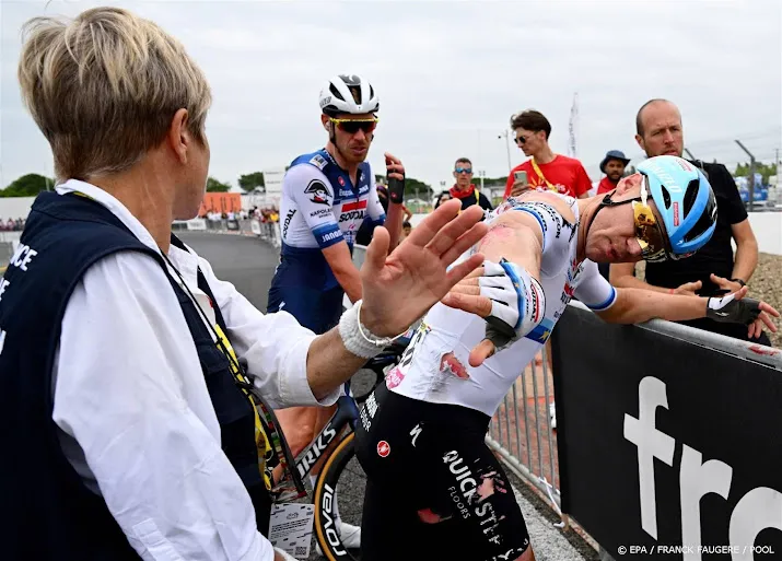 schaafwonden voor jakobsen na val in sprint vierde rit tour