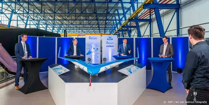schaalmodel zuinige flying v maakt succesvolle eerste vlucht
