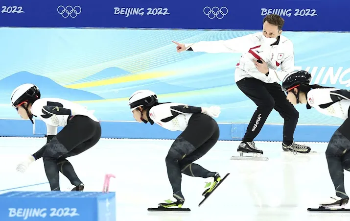 schaatscoach de wit van japan onderging quarantaine schuldbewust