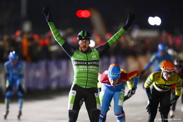 schaatser hekman wint primeur op natuurijs in burgum