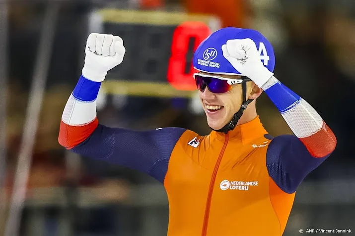 schaatser hoolwerf wint eerste massastart in wereldbeker
