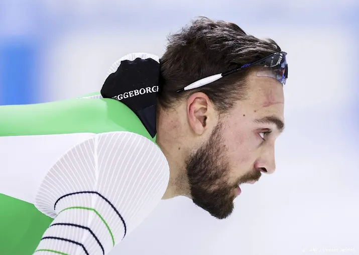schaatser nuis staakt zijn rit op nk sprint