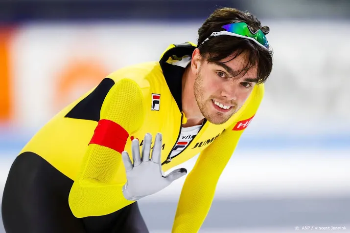 schaatser roest rijdt nederlands record op 10 000 meter