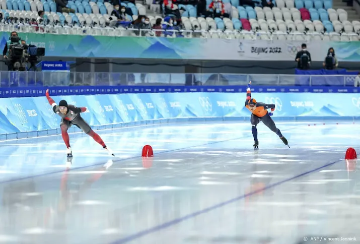 schaatser verbij krijgt prijs voor sportiviteit tijdens spelen
