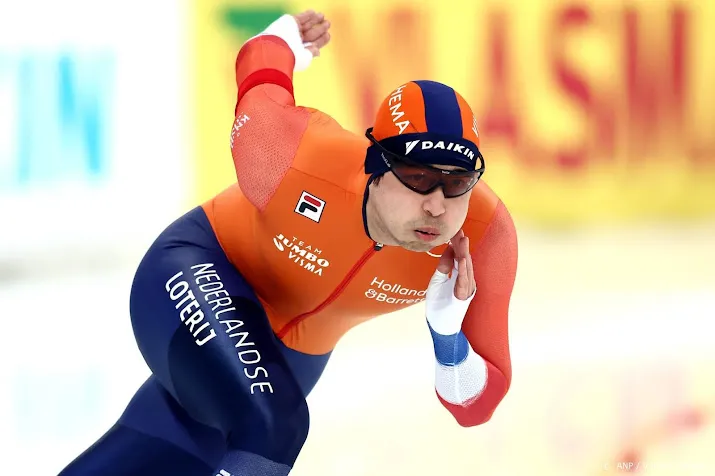 schaatser verbij neemt kleine voorsprong op krol op wk sprint