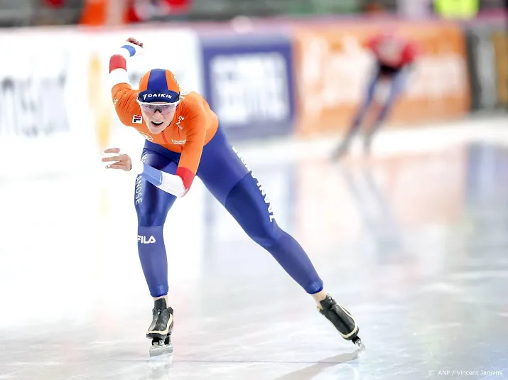schaatsers bij wereldbekerfinale in actie voor giro555