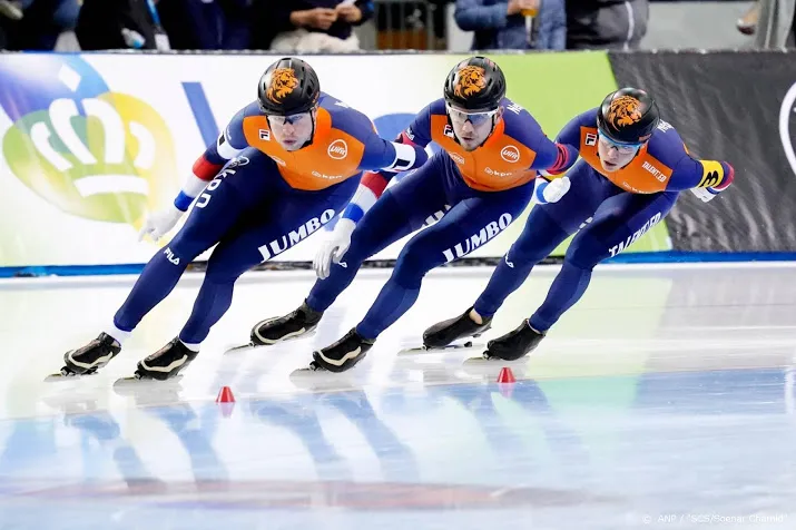 schaatsers met wereldrecord naar wk goud op ploegachtervolging