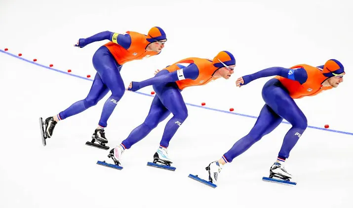 schaatsers naar halve eindstrijd achtervolging