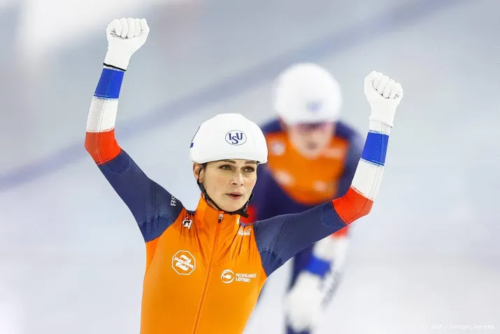 schaatsers schouten en stroetinga pakken goud op massastart