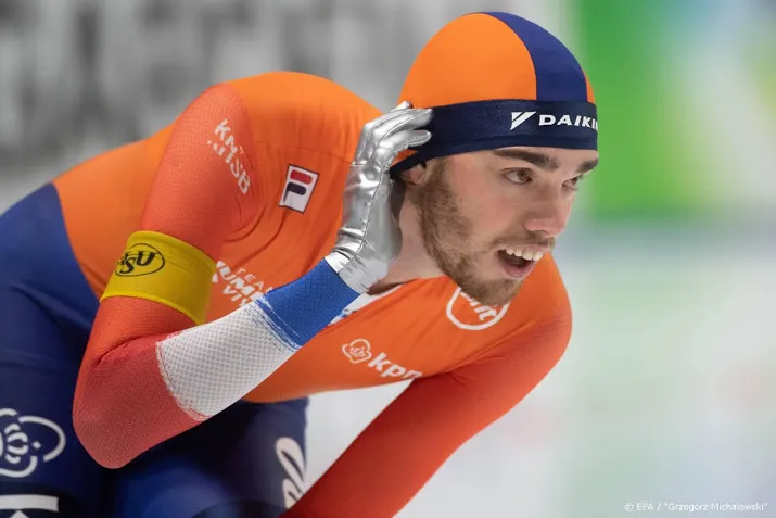 schaatsers winnen ploegachtervolging