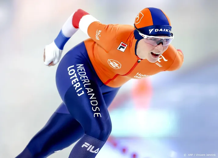 schaatspak schouten levert ruim 10 000 euro op voor giro555