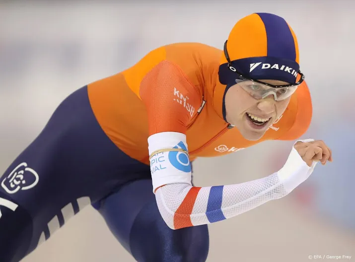 schaatsster de jong langer bij team iko
