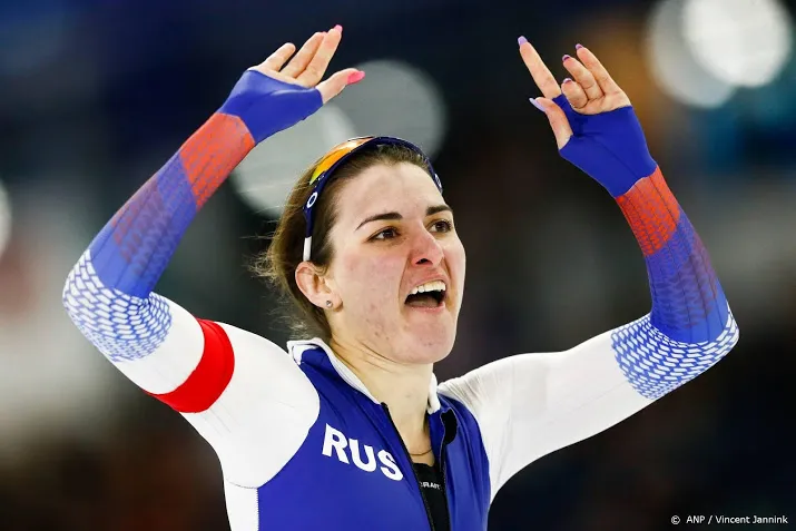 schaatsster golikova wint eerste 500 m bij ek sprint kok tweede